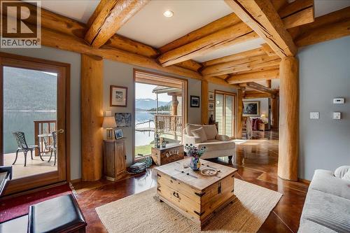 3140 3A Highway, Nelson, BC - Indoor Photo Showing Living Room