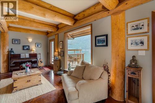 3140 3A Highway, Nelson, BC - Indoor Photo Showing Living Room