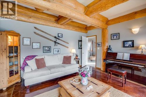 3140 3A Highway, Nelson, BC - Indoor Photo Showing Living Room