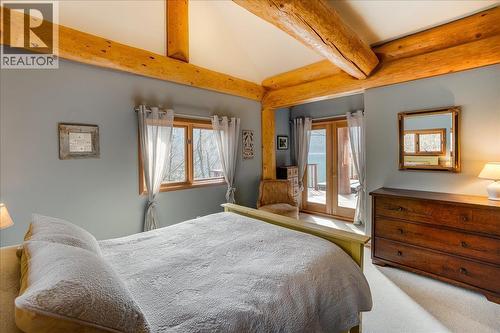 3140 3A Highway, Nelson, BC - Indoor Photo Showing Bedroom