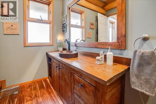 3140 3A Highway, Nelson, BC - Indoor Photo Showing Bathroom