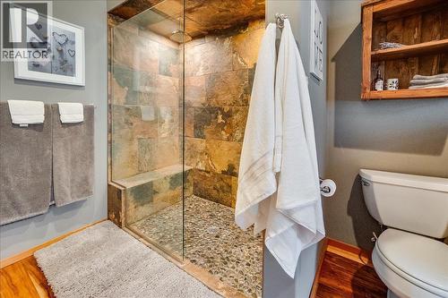 3140 3A Highway, Nelson, BC - Indoor Photo Showing Bathroom