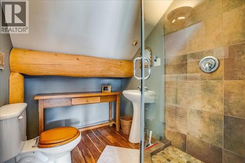3140 3A Highway, Nelson, BC - Indoor Photo Showing Bathroom
