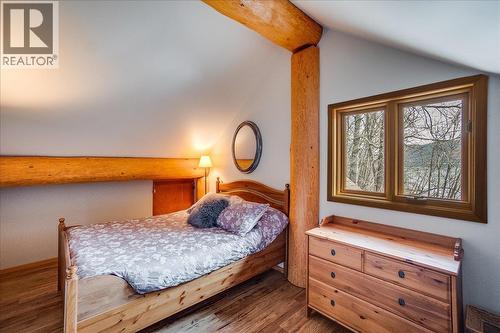 3140 3A Highway, Nelson, BC - Indoor Photo Showing Bedroom