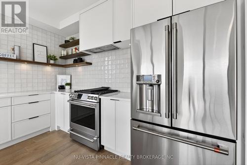 6517 Heathwoods Avenue, London South (South V), ON - Indoor Photo Showing Kitchen With Upgraded Kitchen