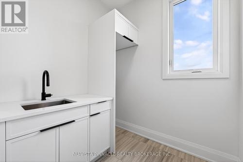 6517 Heathwoods Avenue, London South (South V), ON - Indoor Photo Showing Other Room