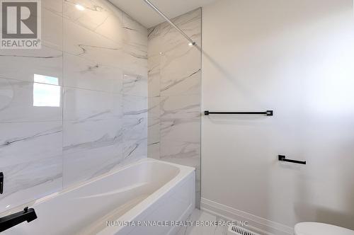 6517 Heathwoods Avenue, London South (South V), ON - Indoor Photo Showing Bathroom
