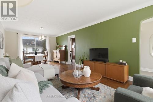 1250 Notting Hill Avenue, Ottawa, ON - Indoor Photo Showing Living Room