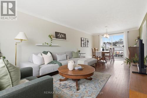 1250 Notting Hill Avenue, Ottawa, ON - Indoor Photo Showing Living Room