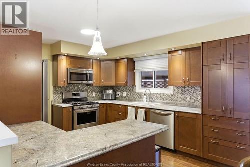 13132 Walker Sideroad, Essex, ON - Indoor Photo Showing Kitchen With Upgraded Kitchen