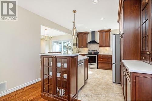 18 Handorf Drive, Cambridge, ON - Indoor Photo Showing Kitchen