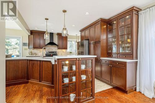 18 Handorf Drive, Cambridge, ON - Indoor Photo Showing Kitchen With Upgraded Kitchen