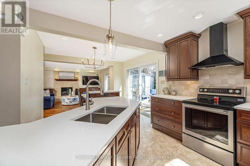 18 Handorf Drive, Cambridge, ON - Indoor Photo Showing Kitchen With Double Sink