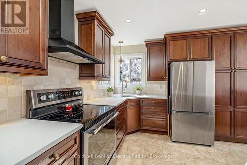18 Handorf Drive, Cambridge, ON - Indoor Photo Showing Kitchen