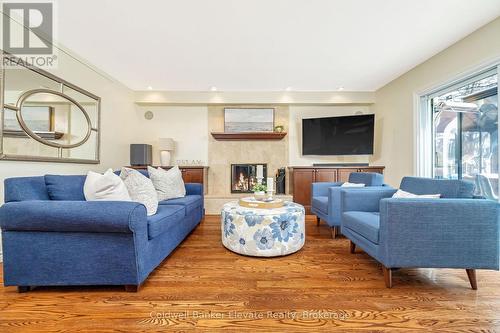 18 Handorf Drive, Cambridge, ON - Indoor Photo Showing Living Room With Fireplace