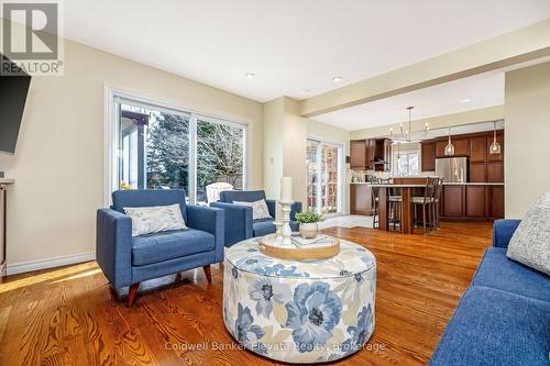 18 Handorf Drive, Cambridge, ON - Indoor Photo Showing Living Room