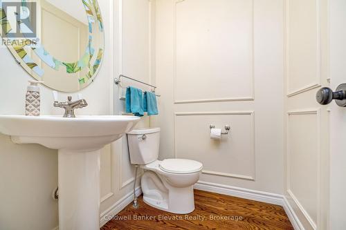 18 Handorf Drive, Cambridge, ON - Indoor Photo Showing Bathroom