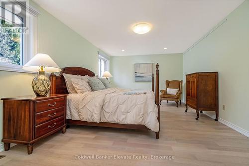 18 Handorf Drive, Cambridge, ON - Indoor Photo Showing Bedroom