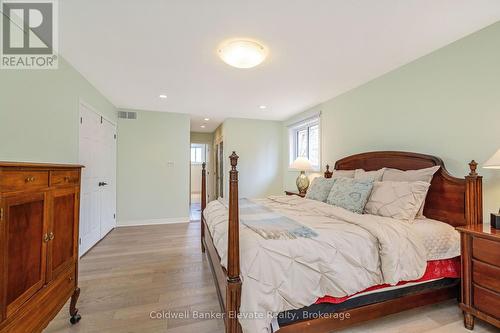 18 Handorf Drive, Cambridge, ON - Indoor Photo Showing Bedroom