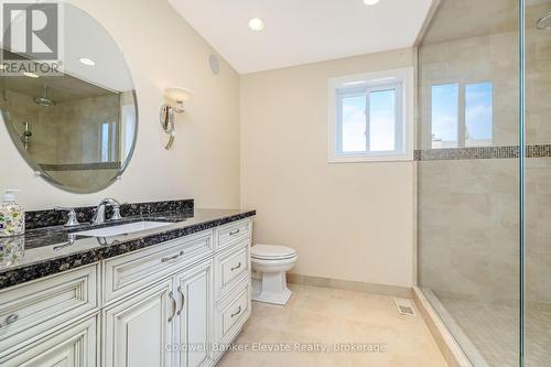 18 Handorf Drive, Cambridge, ON - Indoor Photo Showing Bathroom