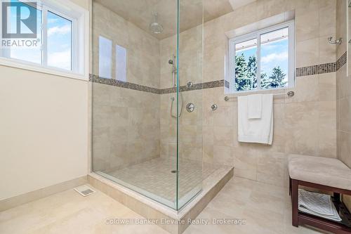 18 Handorf Drive, Cambridge, ON - Indoor Photo Showing Bathroom