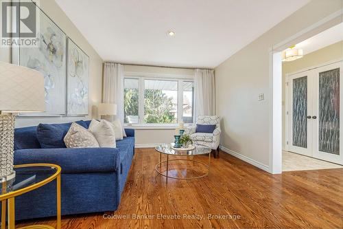 18 Handorf Drive, Cambridge, ON - Indoor Photo Showing Living Room