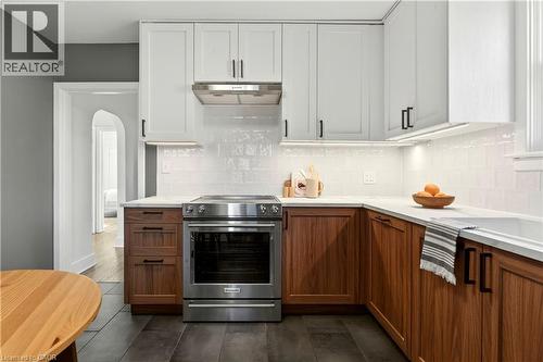 33 East 34Th Street, Hamilton, ON - Indoor Photo Showing Kitchen With Upgraded Kitchen