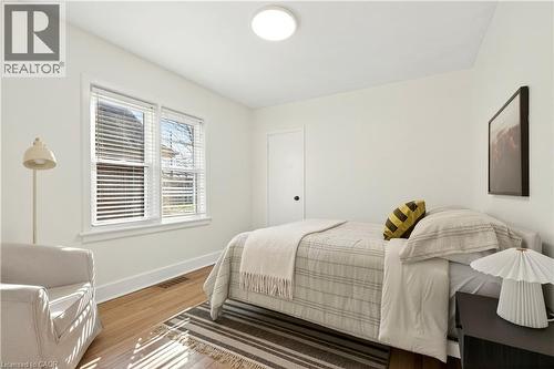 33 East 34Th Street, Hamilton, ON - Indoor Photo Showing Bedroom