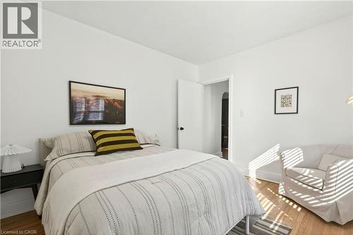 33 East 34Th Street, Hamilton, ON - Indoor Photo Showing Bedroom