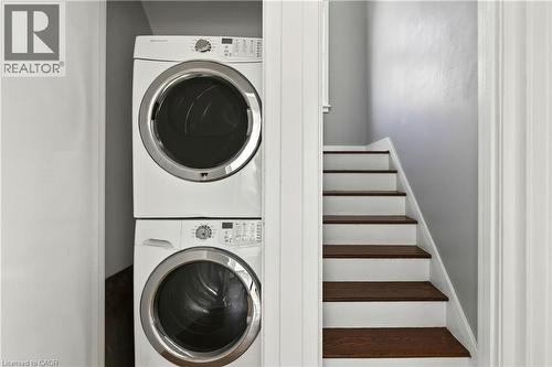 33 East 34Th Street, Hamilton, ON - Indoor Photo Showing Laundry Room