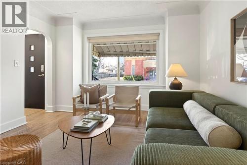 33 East 34Th Street, Hamilton, ON - Indoor Photo Showing Living Room