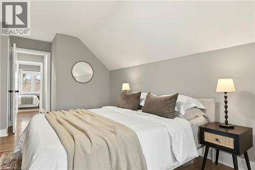 33 East 34Th Street, Hamilton, ON - Indoor Photo Showing Bedroom