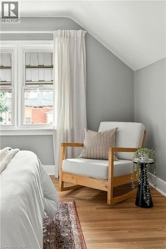33 East 34Th Street, Hamilton, ON - Indoor Photo Showing Bedroom