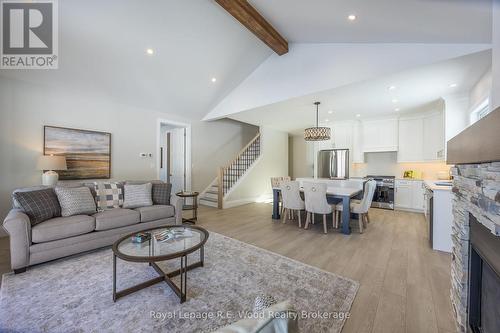15 Greenhill Drive, Tillsonburg, ON - Indoor Photo Showing Living Room