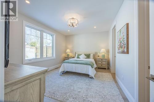 15 Greenhill Drive, Tillsonburg, ON - Indoor Photo Showing Bedroom