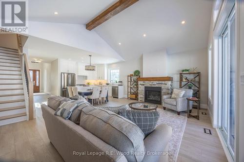 11 Greenhill Drive, Tillsonburg, ON - Indoor Photo Showing Living Room With Fireplace