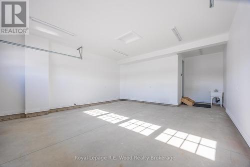 11 Greenhill Drive, Tillsonburg, ON - Indoor Photo Showing Garage