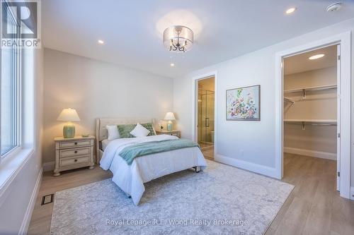 11 Greenhill Drive, Tillsonburg, ON - Indoor Photo Showing Bedroom