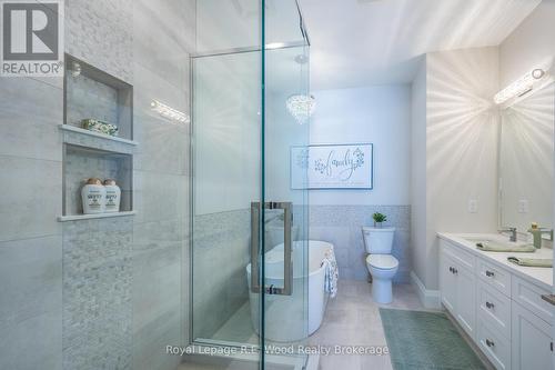 11 Greenhill Drive, Tillsonburg, ON - Indoor Photo Showing Bathroom