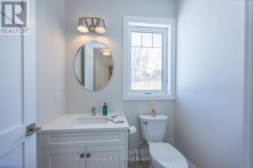 11 Greenhill Drive, Tillsonburg, ON - Indoor Photo Showing Bathroom