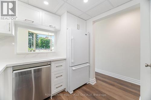 104 - 1225 North Shore Boulevard E, Burlington, ON - Indoor Photo Showing Kitchen
