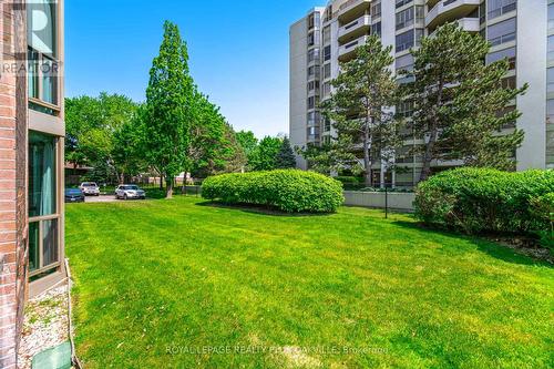 104 - 1225 North Shore Boulevard E, Burlington, ON - Outdoor