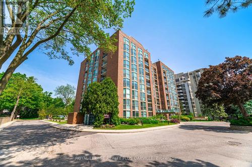 104 - 1225 North Shore Boulevard E, Burlington, ON - Outdoor With Facade