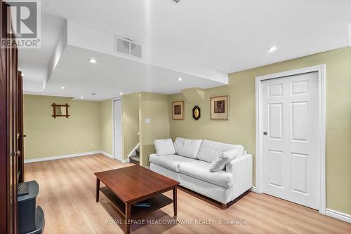 862 Stark Circle, Milton, ON - Indoor Photo Showing Living Room