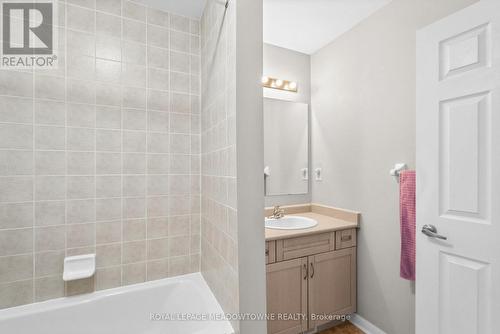 862 Stark Circle, Milton, ON - Indoor Photo Showing Bathroom