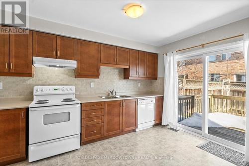 862 Stark Circle, Milton, ON - Indoor Photo Showing Kitchen With Double Sink