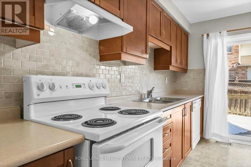 862 Stark Circle, Milton, ON - Indoor Photo Showing Kitchen With Double Sink