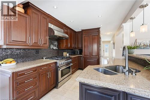3173 Spring Creek Crescent, Mississauga, ON - Indoor Photo Showing Kitchen With Double Sink With Upgraded Kitchen