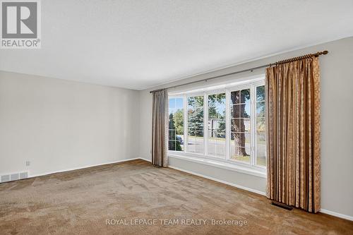 1900 Southampton Court, Ottawa, ON - Indoor Photo Showing Other Room