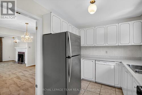 1900 Southampton Court, Ottawa, ON - Indoor Photo Showing Kitchen With Double Sink